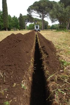 Bobcat_Attachments_-_Trencher_5 Trencher