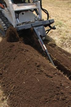 Bobcat_Attachments_-_Trencher_6 Trencher