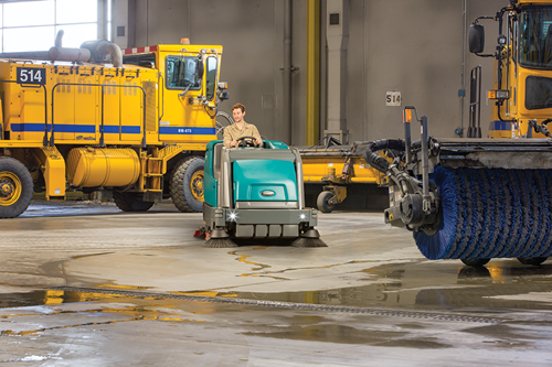m17_airport2 M17 Battery-Powered Rider Sweeper-Scrubber